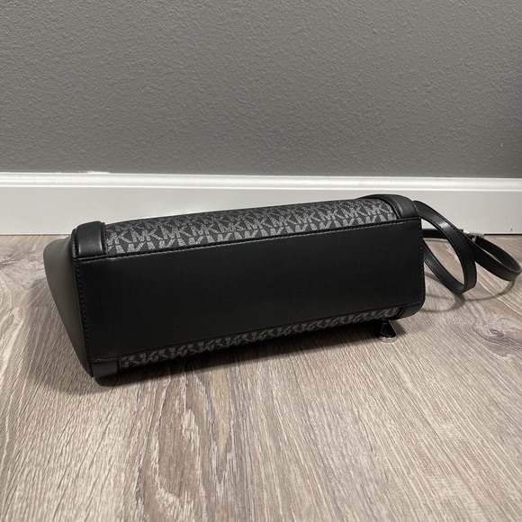 Michael Kors Kali medium satchel - Picture 7 of 11